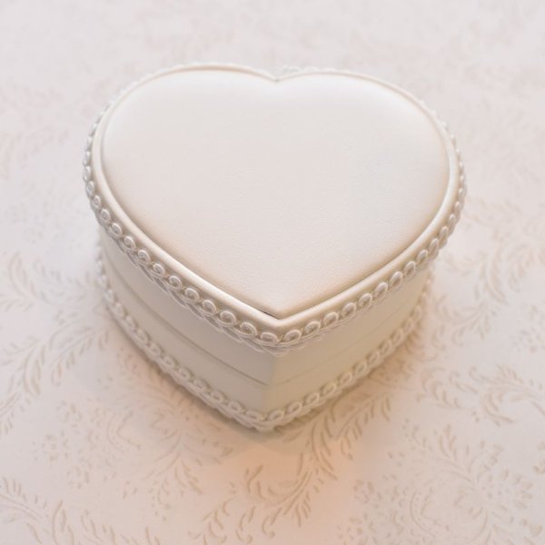 画像7: ブライダルハートケース ホワイトレザー リングケース 結婚指輪 金アレ対応 ウェディング 誕生日プレゼント 記念日 高品質 お祝い ギフト用 / ジーラブ