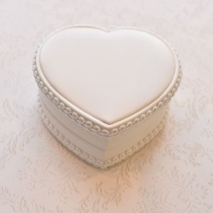 画像7: ブライダルハートケース ホワイトレザー リングケース 結婚指輪 金アレ対応 ウェディング 誕生日クリスマスプレゼント 記念日 高品質 お祝い ギフト用 / ジーラブ (7)