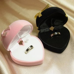 画像2: ぷっくりハートがかわいい コンパクトベルベットハート型ケース リングケース ネックレスケース 普段使いしやすい アクセサリー お祝い ギフト用 / ジーラブ (2)