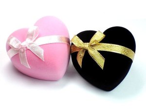 画像4: ぷっくりハートがかわいい コンパクトベルベットハート型ケース リングケース ネックレスケース 普段使いしやすい アクセサリー お祝い ギフト用 / ジーラブ (4)