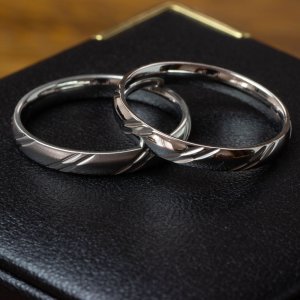 画像4: ステンレス 指輪 ペアリング  金属アレルギー対応 アクセサリー 刻印 名入れ 無料3ｍｍ アンサンブル「一緒に」 2本セット シルバー ピンクゴールド / アレルギーフリーギフト用にも人気 / ジーラブ (4)