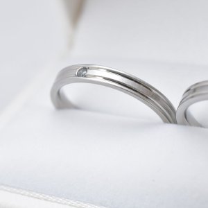 画像4: ステンレス 指輪 ブライダルペアリング高品質天然ダイヤモンド 【華奢ダブルラインペアリング 】 レーザー刻印可 両面刻印OK 金属アレルギー対応 サージカル ブライダル 結婚 【ダイヤモンド品質保証付】ギフト用にも人気 / ジーラブ (4)