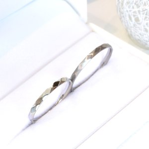 画像3: ステンレス 指輪 リヤン Lien フランス語で「絆」サージカルペアリング 2本価格 金属アレルギー対応 ブライダル 結婚 金属アレルギー対応 アクセサリー 刻印無料ギフト用にも人気 / ジーラブ (3)