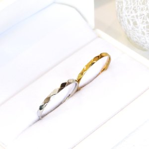 画像4: ステンレス 指輪 リヤン Lien フランス語で「絆」サージカルペアリング 2本価格 金属アレルギー対応 ブライダル 結婚 金属アレルギー対応 アクセサリー 刻印無料ギフト用にも人気 / ジーラブ (4)