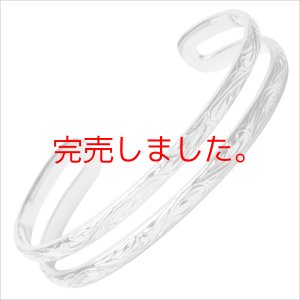 画像1: 人気のハワイアンジュエリーバングル ステンレス シルバー パラレル 普段使いしやすい ギフトにも人気 / ジーラブ (1)