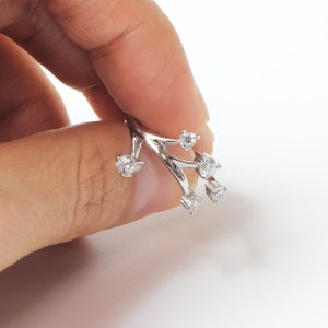 画像6: ステンレス 指輪 Twig with flower リング キュービックジルコニア 9石  金属アレルギー対応 アクセサリー 錆びないリング Vie ヴィー R1261記念日のクリスマスプレゼントにも人気  / ジーラブ (6)