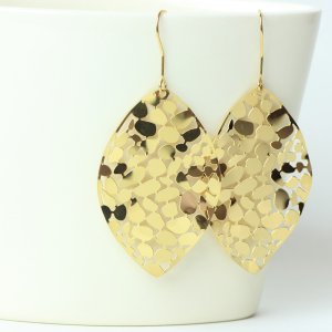 画像2: リーフ ステンレス イエローゴールド ノンアレルギー ピアス Vie P1259Yギフト用 / ジーラブ (2)