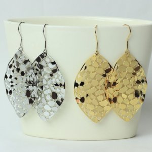 画像3: リーフ ステンレス イエローゴールド ノンアレルギー ピアス Vie P1259Yギフト用 / ジーラブ (3)